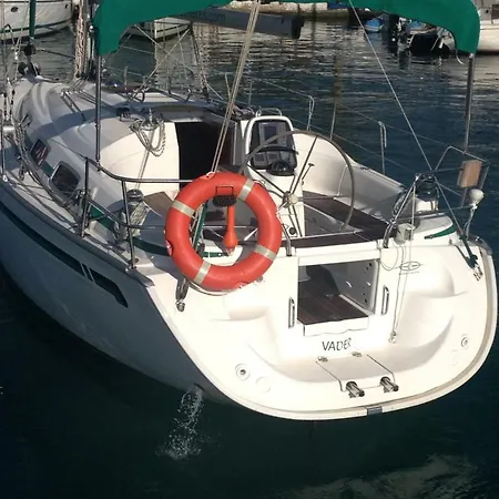 Vader Bavaria 30 船上ホテル