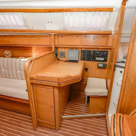 船上ホテル Vader Bavaria 30 シッチェス